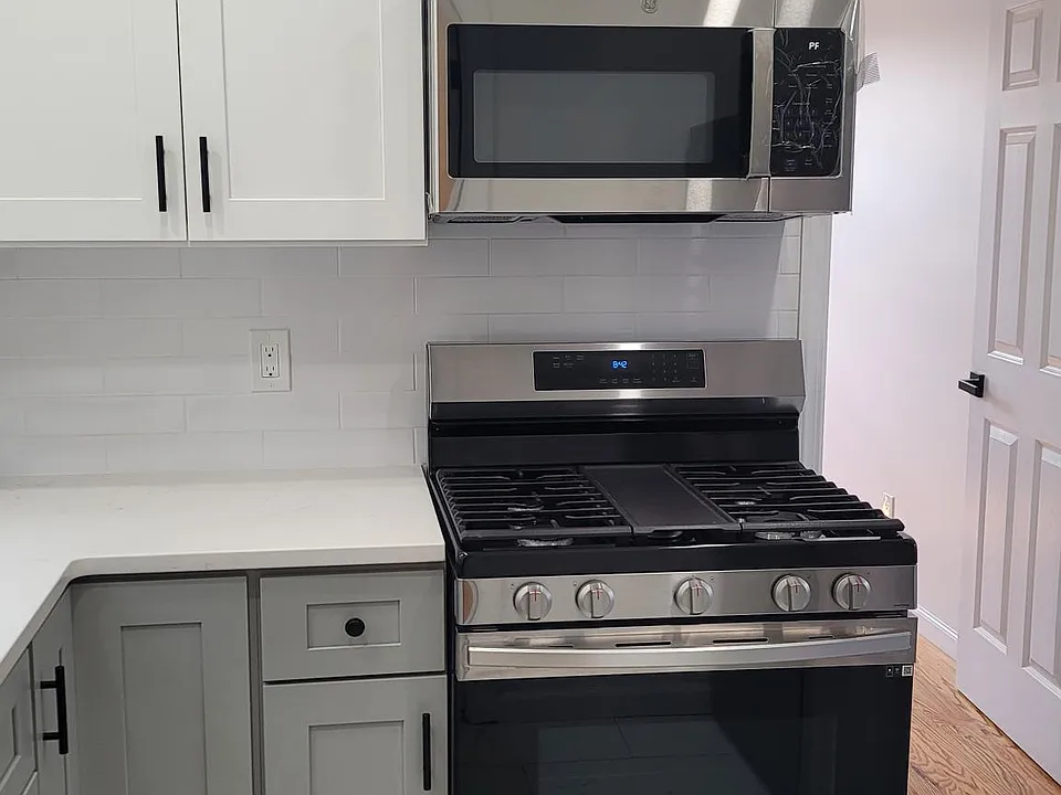 42 Stein Ave #2