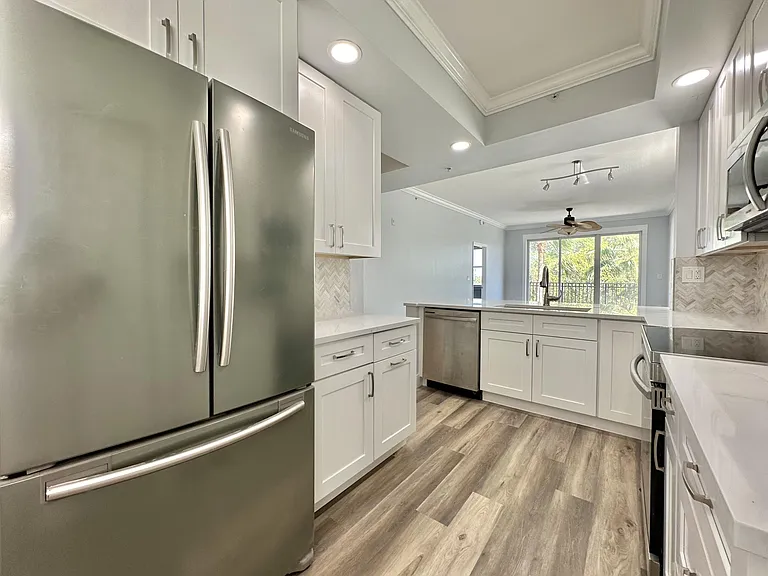 27 Royal Palm Way #406 — Photo 9