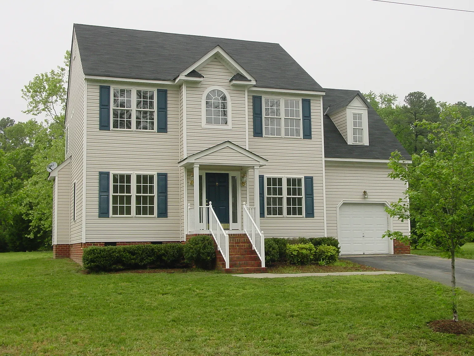 4 bed, 2.5 bath, 2100 sqft, $2,875 — Photo 1