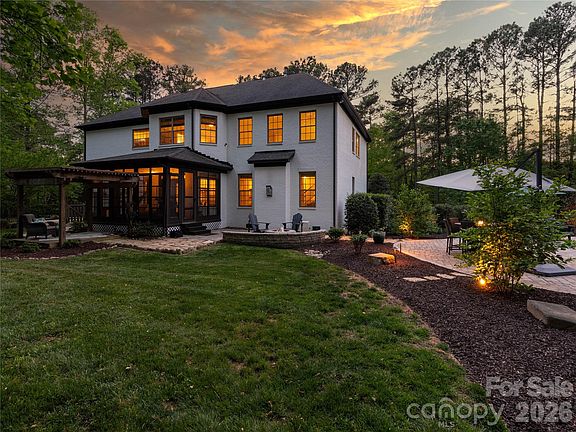 3rd image of 334 Kemp Rd