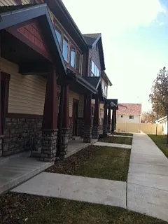828 E Stratford Ave — Photo 3