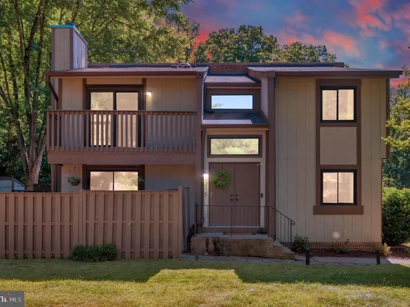2215 Glencourse Ln, Reston, VA 20191