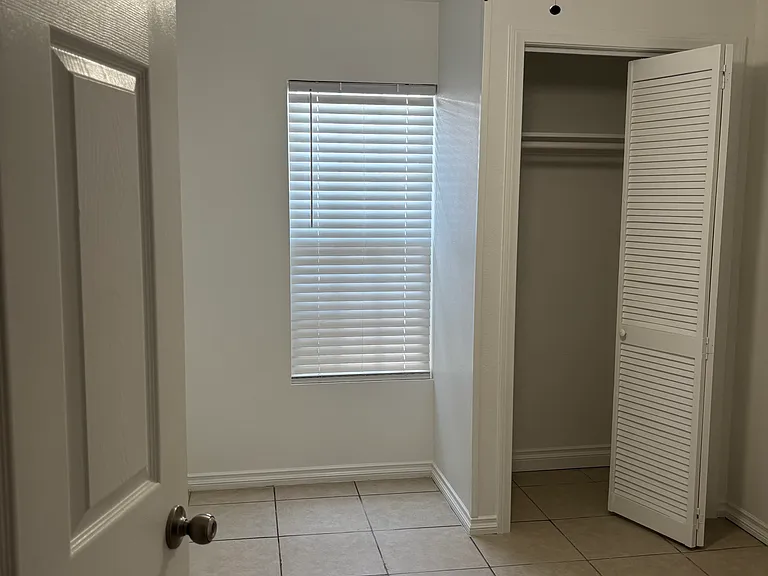 239 N Riverside Ave #C — Photo 4