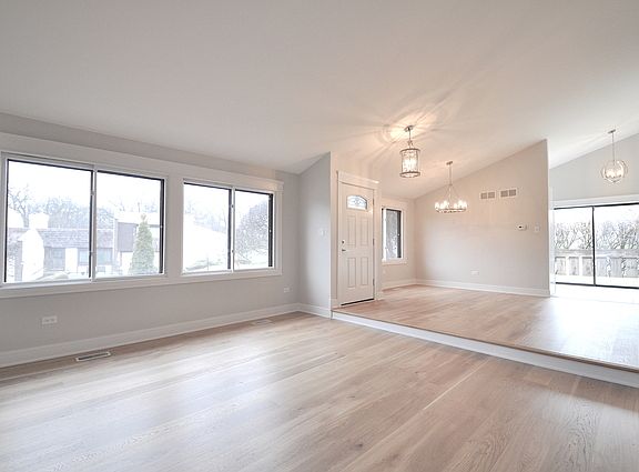 3rd image of 2 Cherrywood Ct