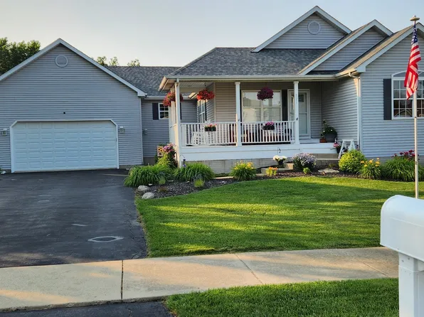 521 W Barberry Cir, Yorkville, IL 60560