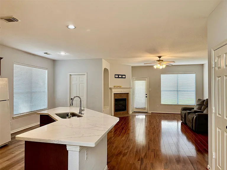 10231 Turrett Point Ln — Photo 4