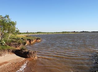 23 Bay Dr, Palacios, TX 77465