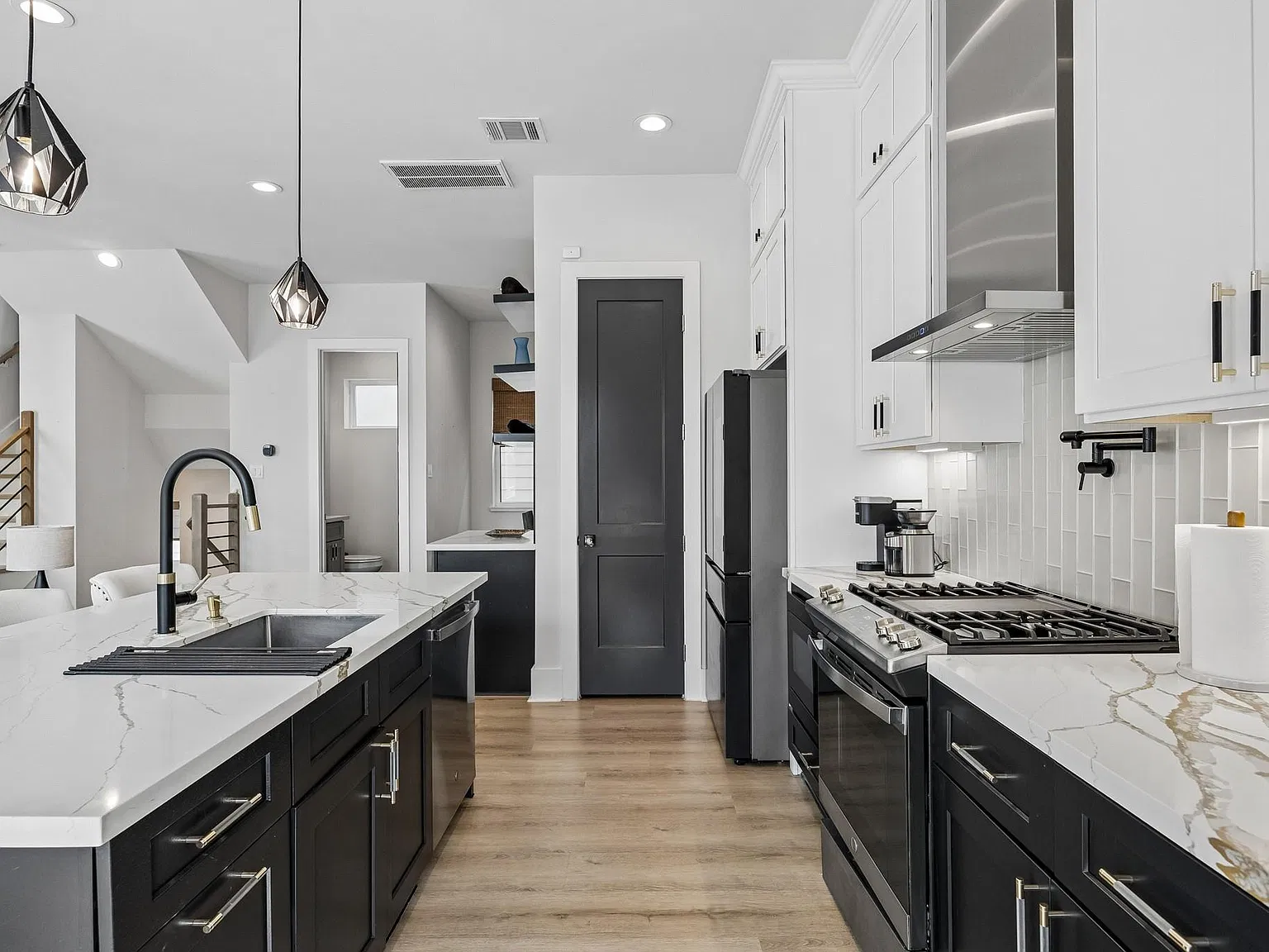 3 bed, 3.5 bath, 1840 sqft, $3,000 — Photo 3