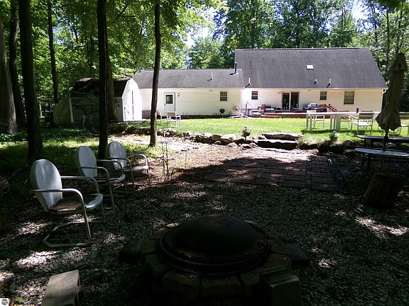 3rd image of 2341 E Cherrywood Dr