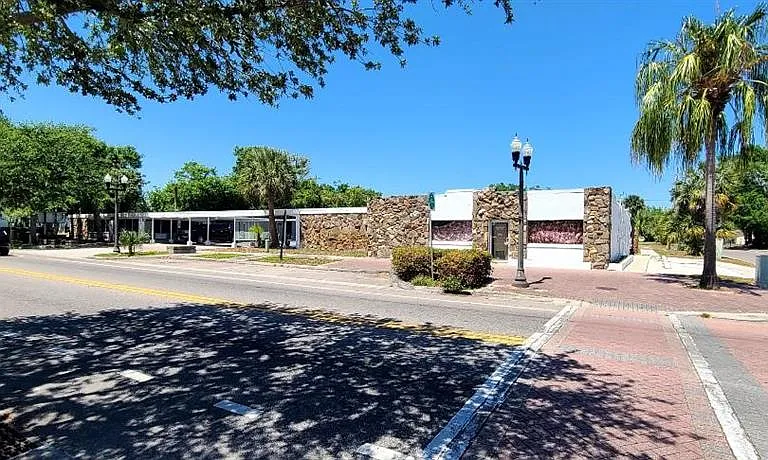 421 E Kennedy Blvd — Photo 3