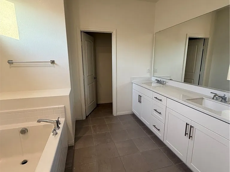 1446 E Laurelwood Dr — Photo 8