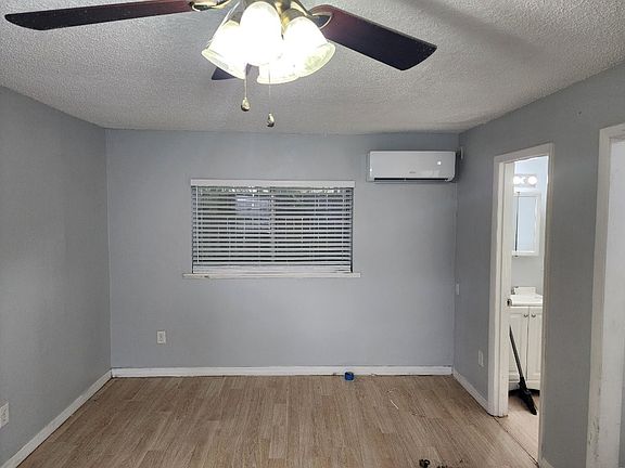 3rd image of 410 28th St W #B