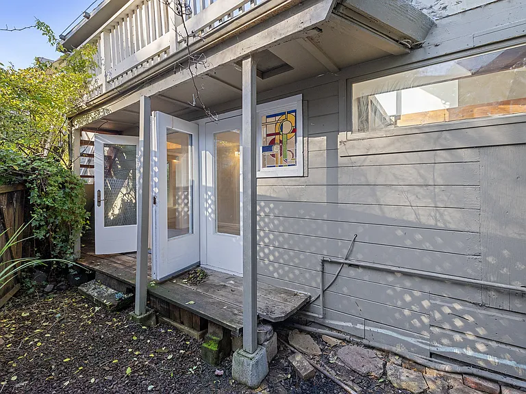 254 Throckmorton Ave #C — Photo 16