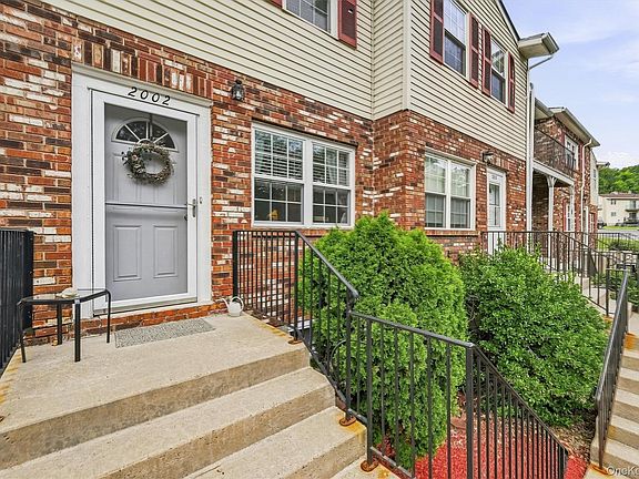 4th image of 276 Temple Hill Road #2002