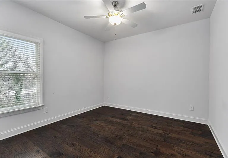 926 Canterbury Ln NE — Photo 22