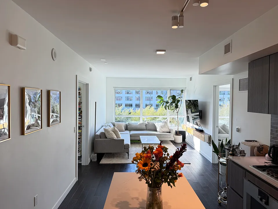 110 Channel St #207