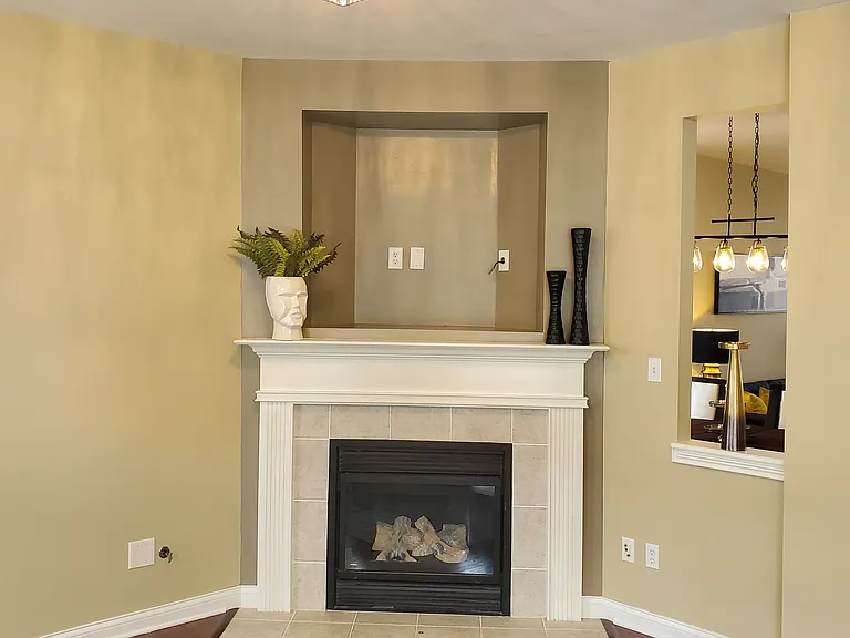 12770 Apsley Ln — Photo 4