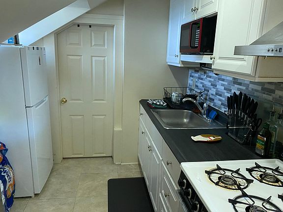 5th image of 3 Everett Ave Floor 3