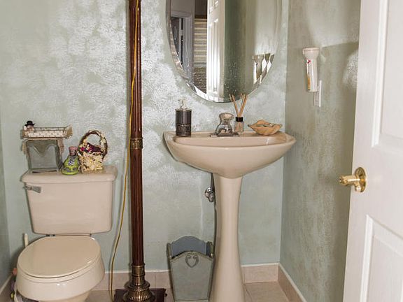 1/2 Bath