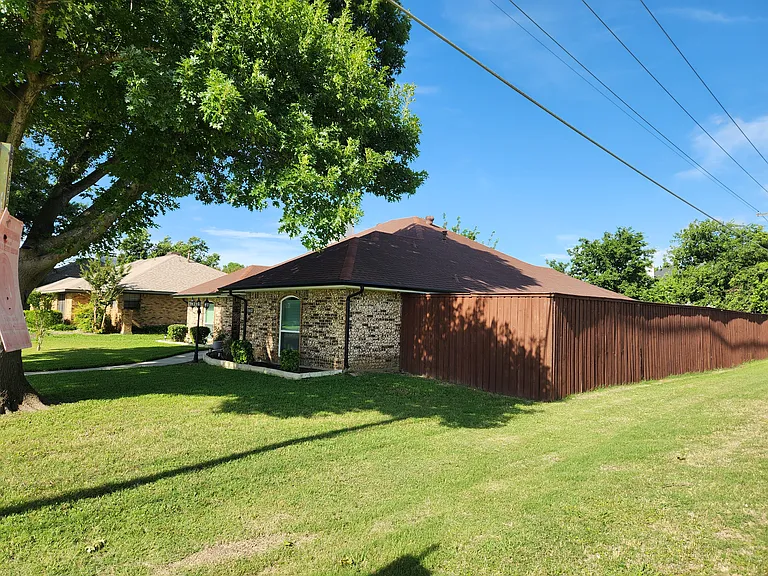 6413 Stilwell Rd — Photo 2