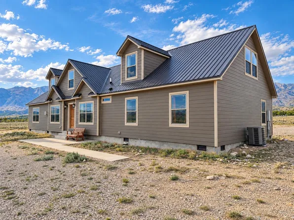 189 Road 8UD, Clark, WY 82435