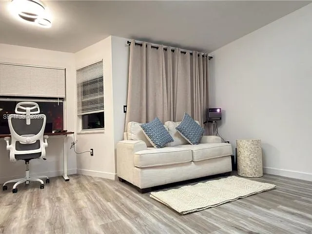 1001 SW 98th Ave — Photo 4