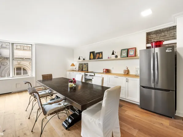 1001 5th Avenue image 4 of 11