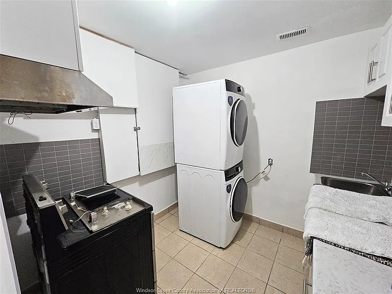 4896 Juliet Cres #BASEMENT — Photo 12