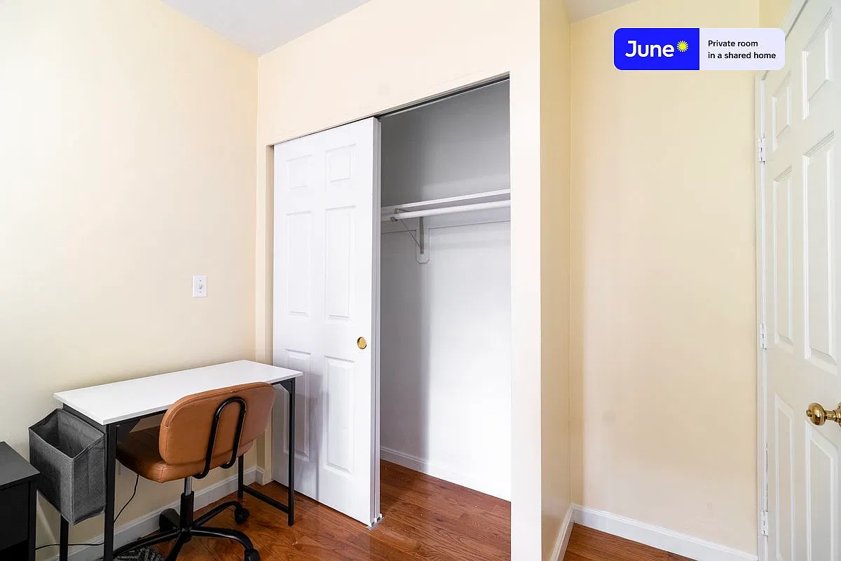 277 Paris St — Photo 4