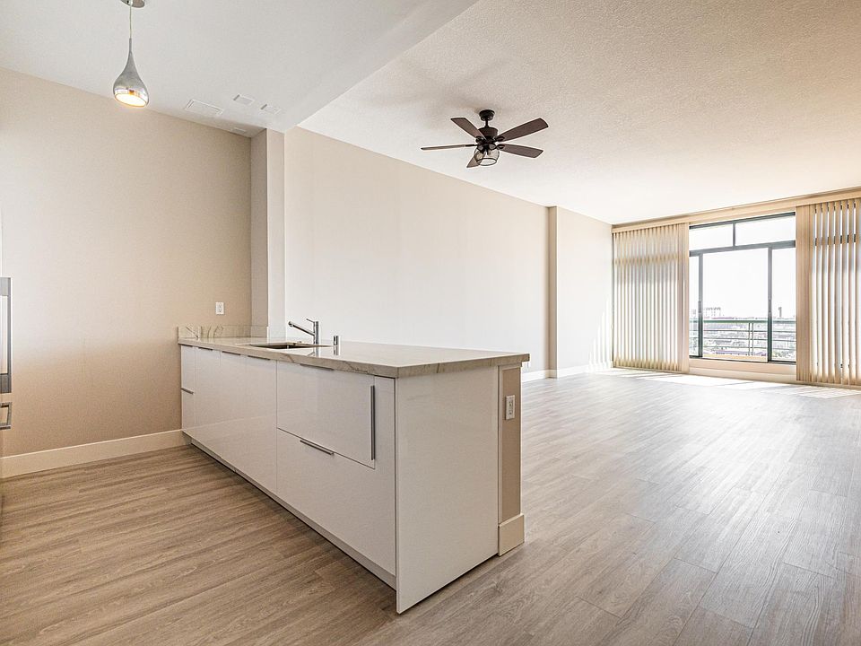 1st image of 300 3rd St APT 1511