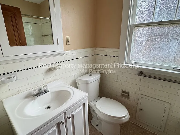 30 Sheridan Ave — Photo 11