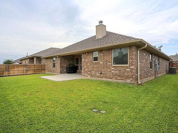 4th image of 916 Emerald Dove Ave
