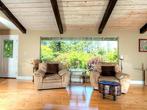 3rd image of 985 Whispering Pines Dr