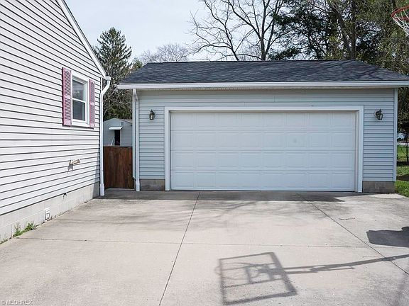 3rd image of 2019 Issaquah St
