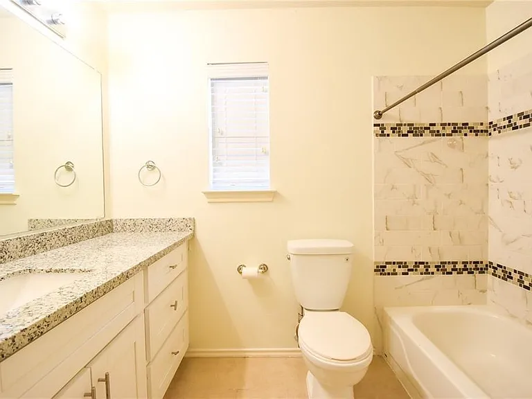 2101 Smoke Tree Trl — Photo 14