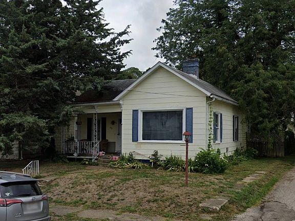 3rd image of 146 Pleasant St