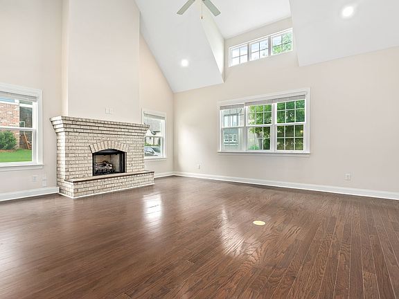 3rd image of 826 Clear Spring Dr