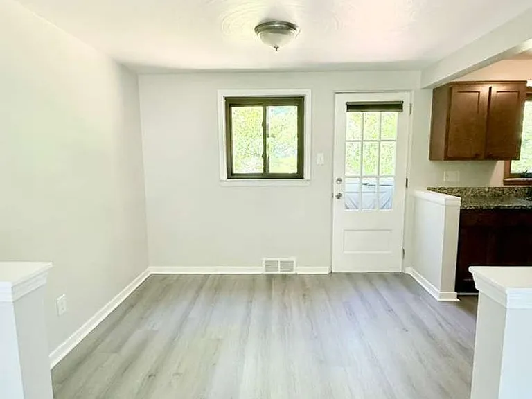 224 Jacob Dr — Photo 6