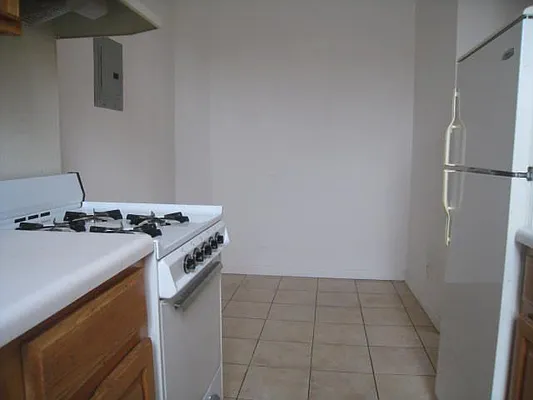 Rented by Alexiou Realty | media 8