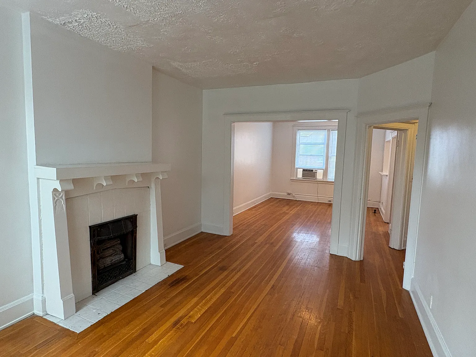 1 bed, 900 sqft, $1,295 — Photo 4