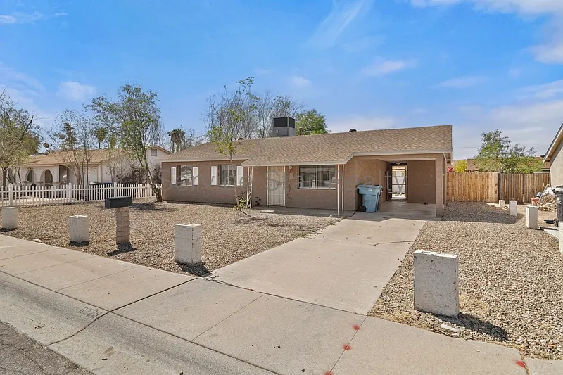 3 bed, 2.0 bath, 1064 sqft, $1,645 — Photo 2