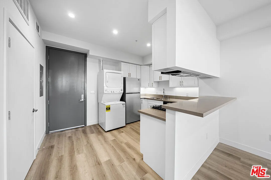 1 bed, 1.0 bath, 536 sqft, $1,995 — Photo 2