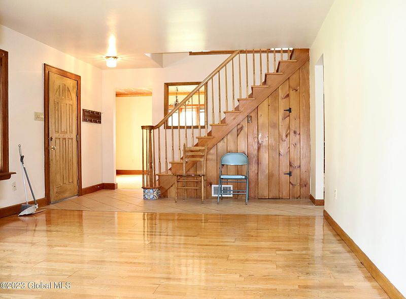 5th image of 10 Lee Avenue