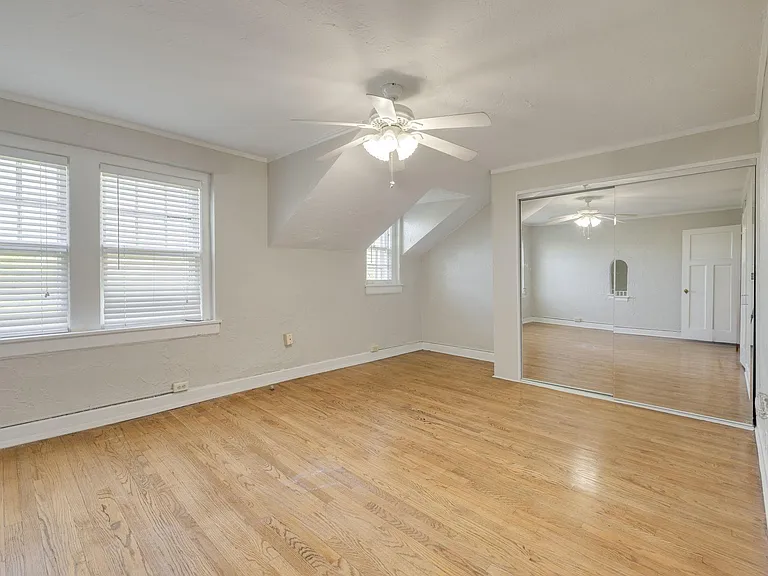 2516 N Hudson Ave #201 — Photo 6