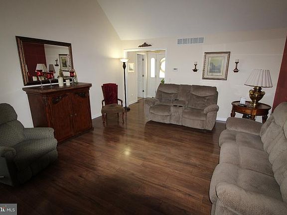 4th image of 16639 Woodland Ct