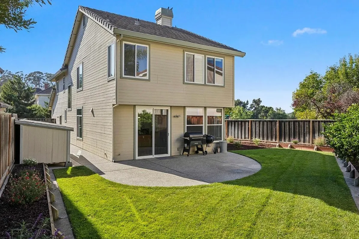 5 bed, 2.5 bath, 2150 sqft, $5,200 — Photo 4