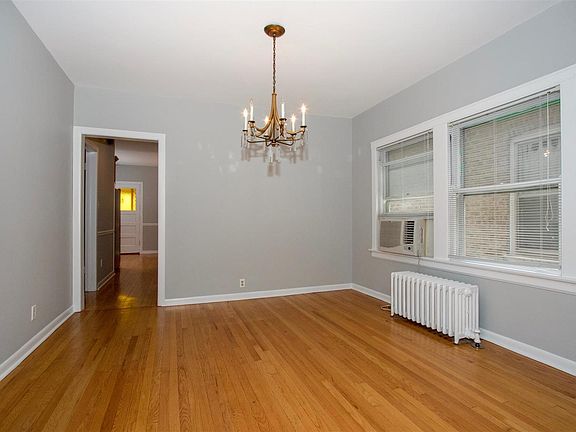 3rd image of 2545 W Hutchinson St