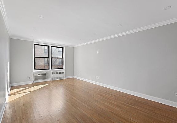 4th image of 165 Christopher St APT 5BB