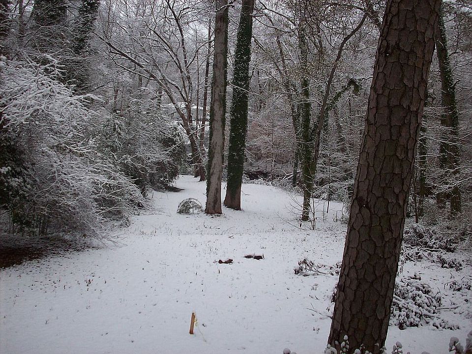 2nd image of 110 E Crescent Rd