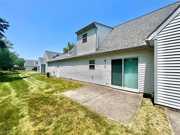 5th image of 19201 Wheelers Ln #129